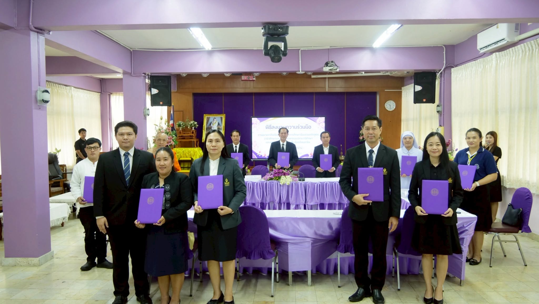 พิธีลงนามบันทึกข้อตกลงความร่วมมือ (MOU) ขยายเครือข่ายทวิศึกษาแนวใหม่และหลักสูตรวิชาชีพระยะสั้น ประจำปีการศึกษา 2569