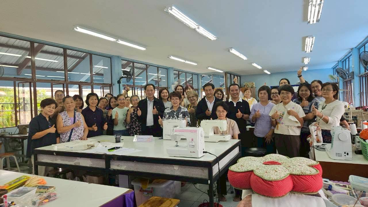 จากทักษะสู่รายได้ วิทยาลัยสารพัดช่างลำปาง จัดอบรมซ่อมแซมเสื้อผ้า ภายใต้โครงการพัฒนาอาชีพระยะสั้น (Up Skill, Re Skill)