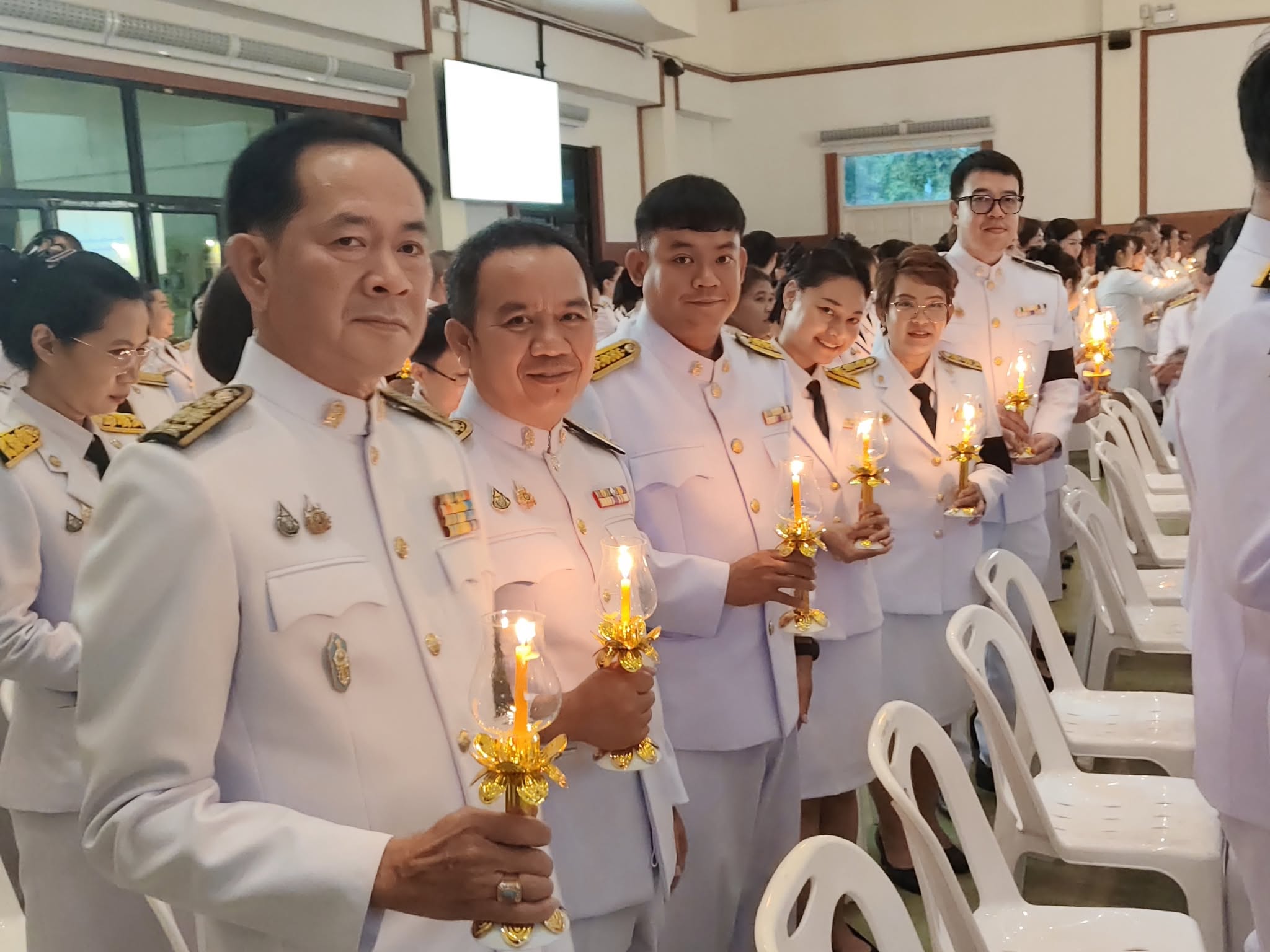 พร้อมใจถวายพระพร พิธีวางพานพุ่มและจุดเทียนถวายพระพรชัยมงคล ณ ศาลากลางจังหวัดลำปาง