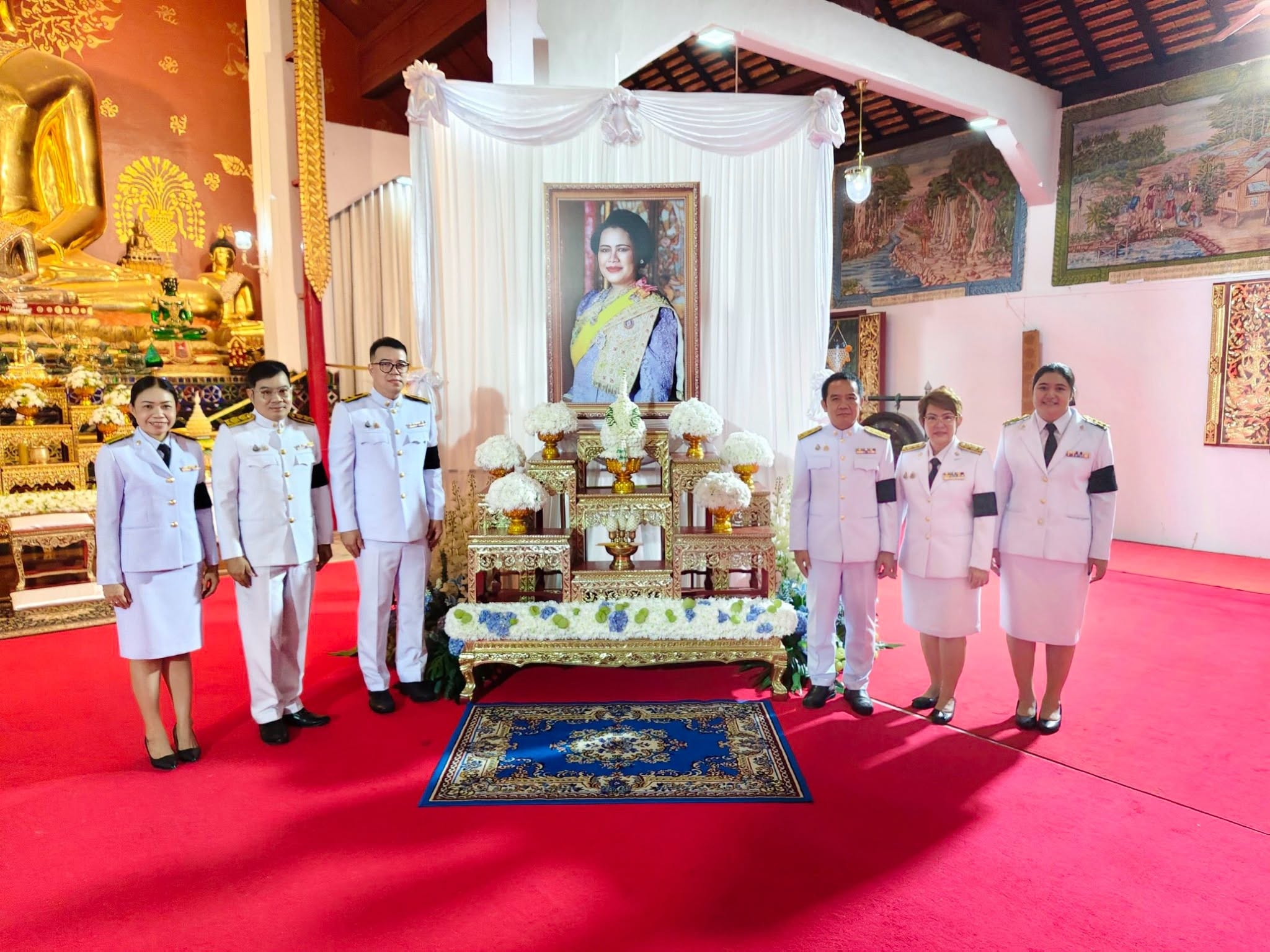 ผู้บริหารและคณะครู ร่วมพิธีสวดพระพุทธมนต์และทำบุญตักบาตร ถวายพระราชกุศลเนื่องในโอกาสมหามงคลวันแม่แห่งชาติ
